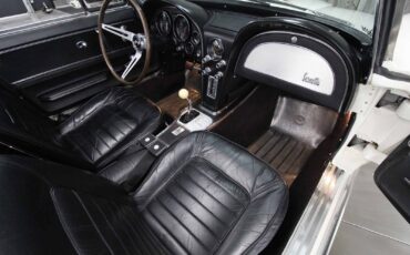 Chevrolet-Corvette-1966-Restored-31