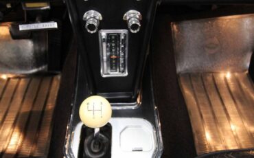Chevrolet-Corvette-1966-Restored-36