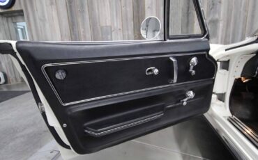 Chevrolet-Corvette-1966-Restored-37