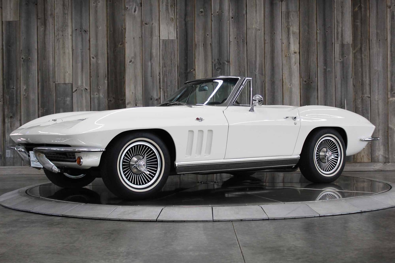 Chevrolet-Corvette-1966-Restored-39