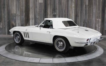 Chevrolet-Corvette-1966-Restored-5