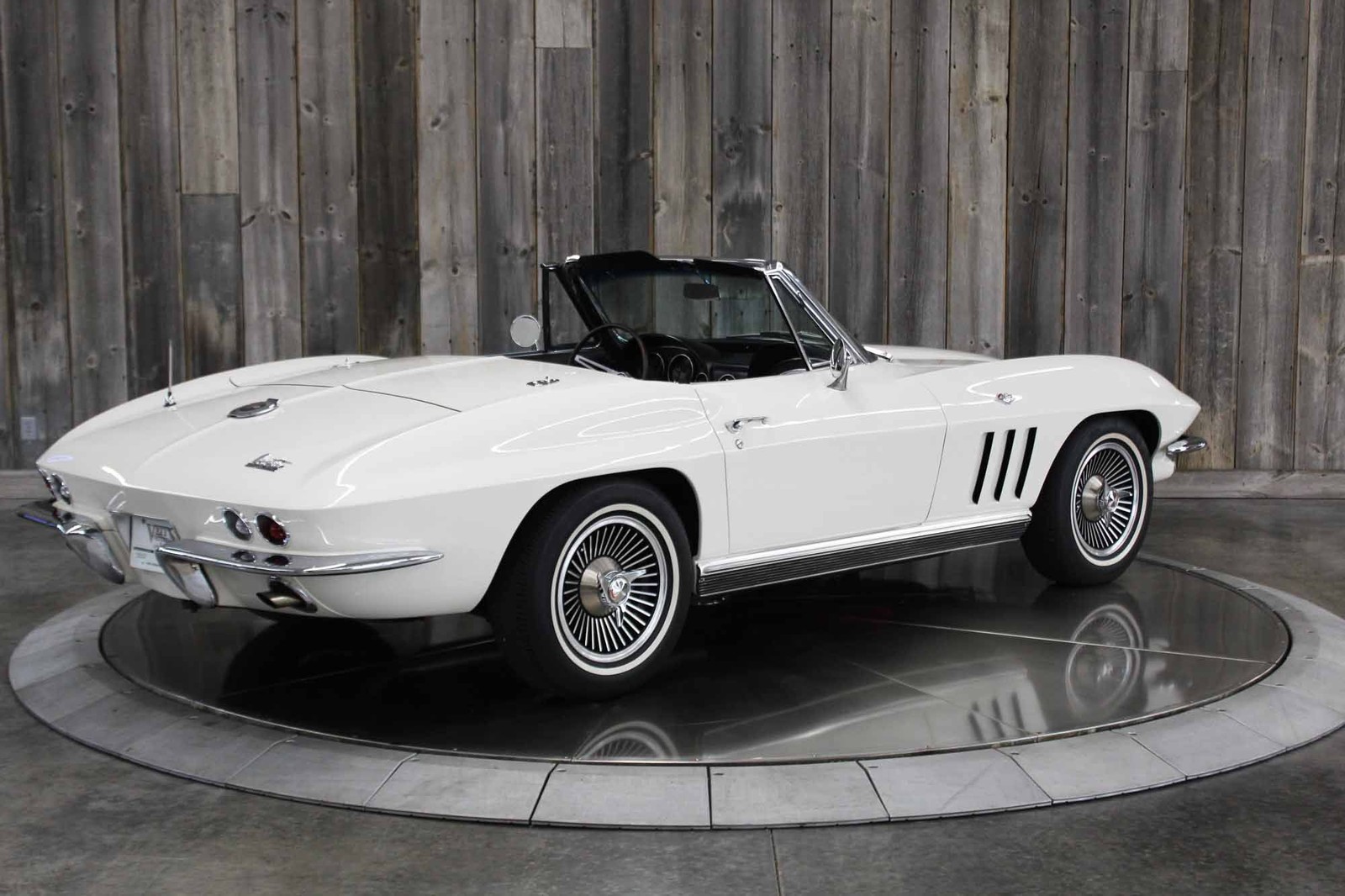 Chevrolet-Corvette-1966-Restored-6