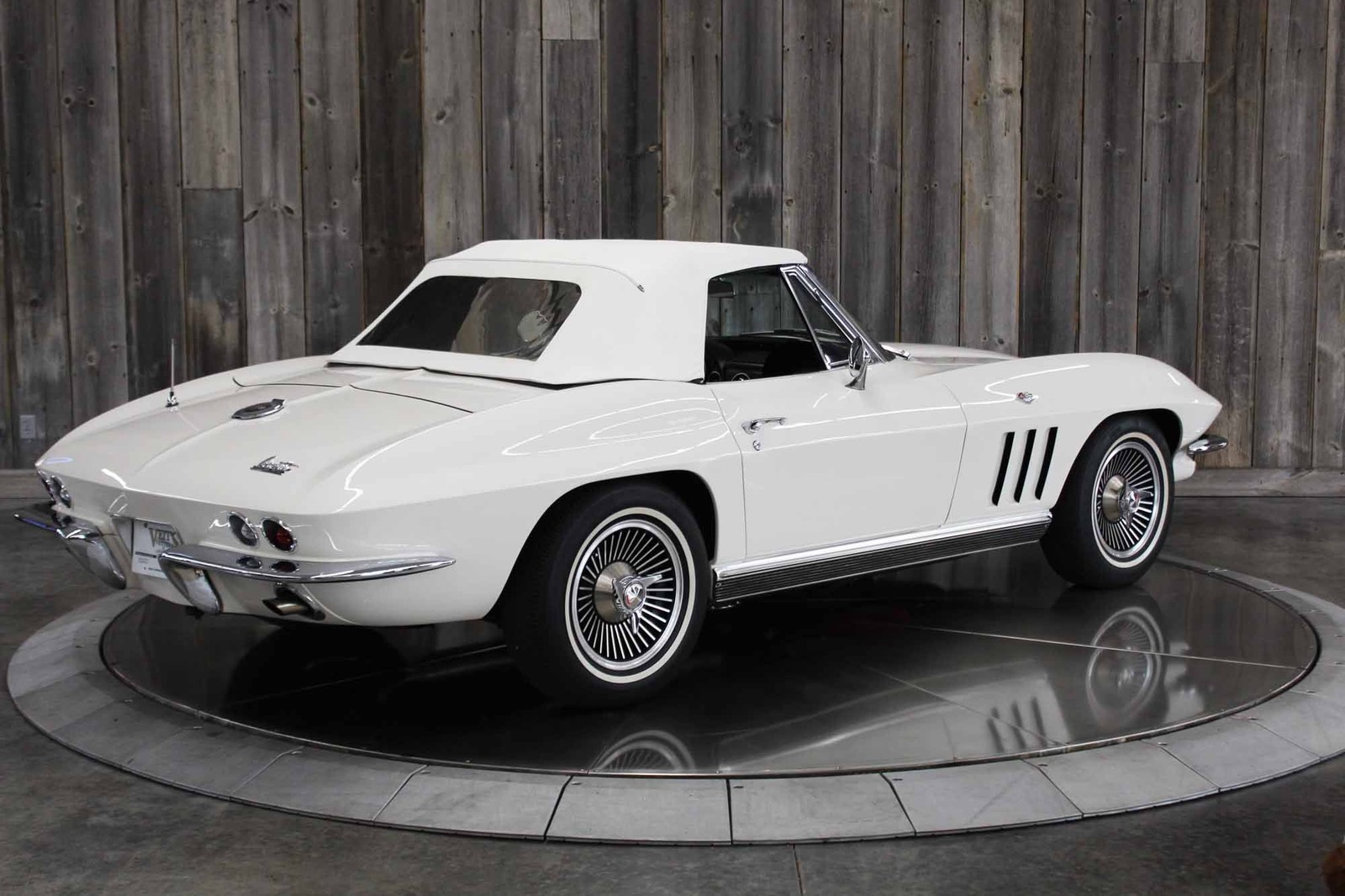 Chevrolet-Corvette-1966-Restored-7