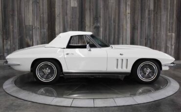Chevrolet-Corvette-1966-Restored-9