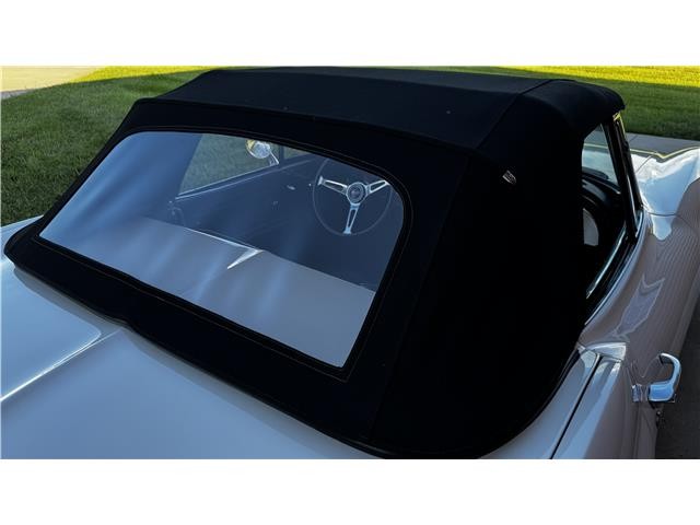 Chevrolet-Corvette-1966-Roasdster-11