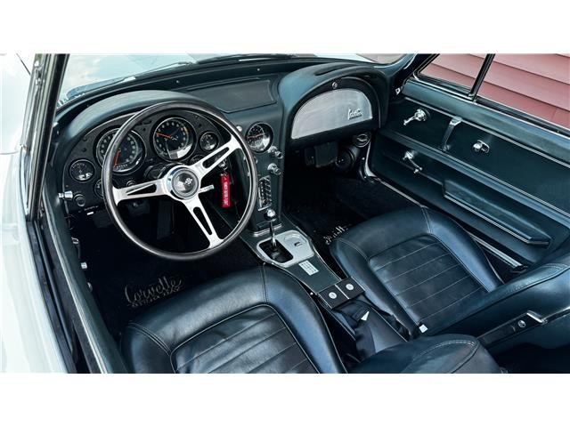 Chevrolet-Corvette-1966-Roasdster-12