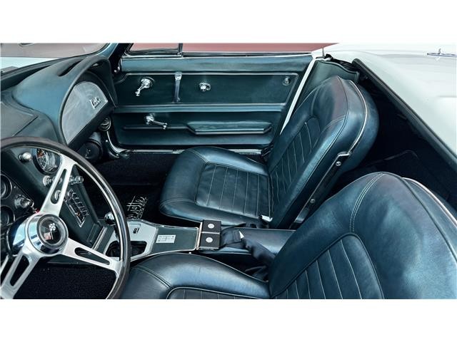 Chevrolet-Corvette-1966-Roasdster-13