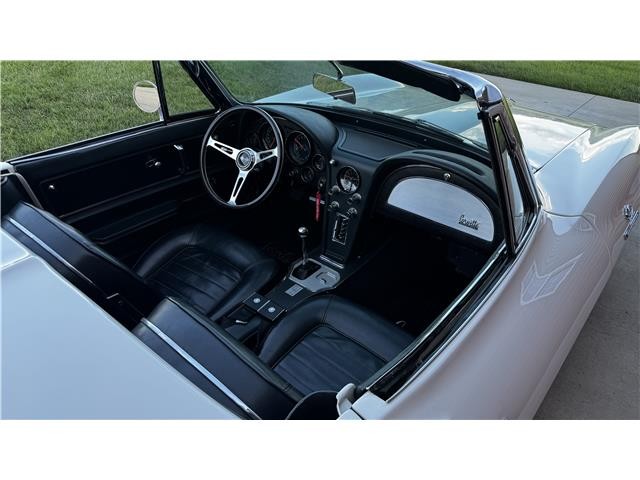 Chevrolet-Corvette-1966-Roasdster-15