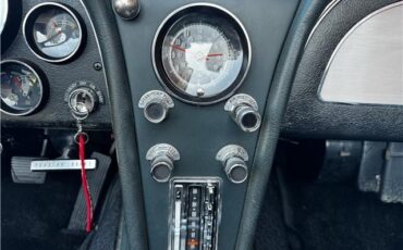 Chevrolet-Corvette-1966-Roasdster-17