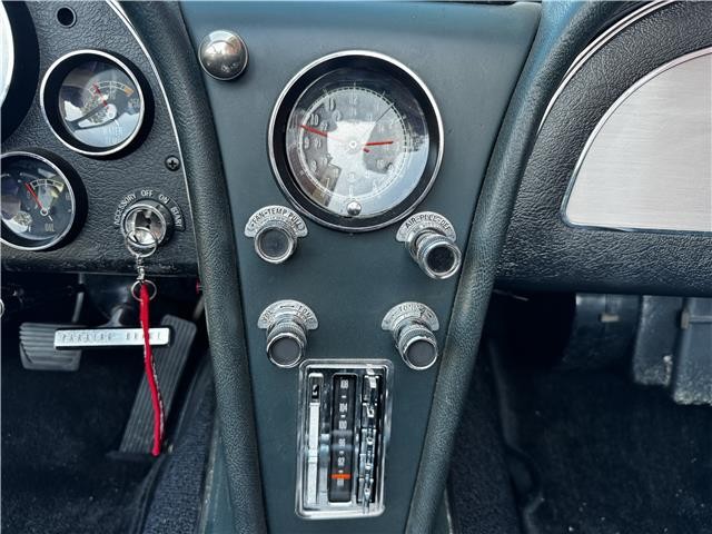 Chevrolet-Corvette-1966-Roasdster-17