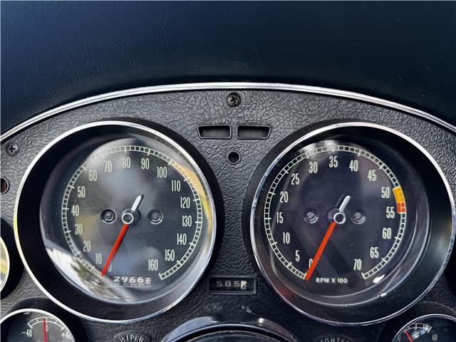 Chevrolet-Corvette-1966-Roasdster-18