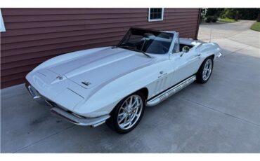 Chevrolet-Corvette-1966-Roasdster-2