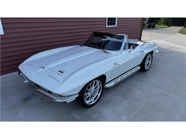 Chevrolet-Corvette-1966-Roasdster-2