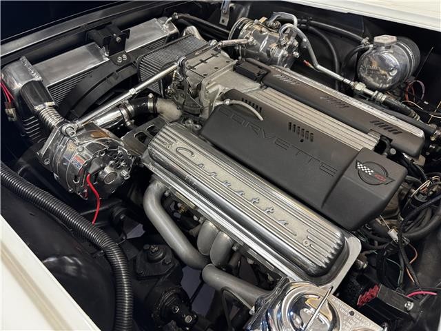 Chevrolet-Corvette-1966-Roasdster-21