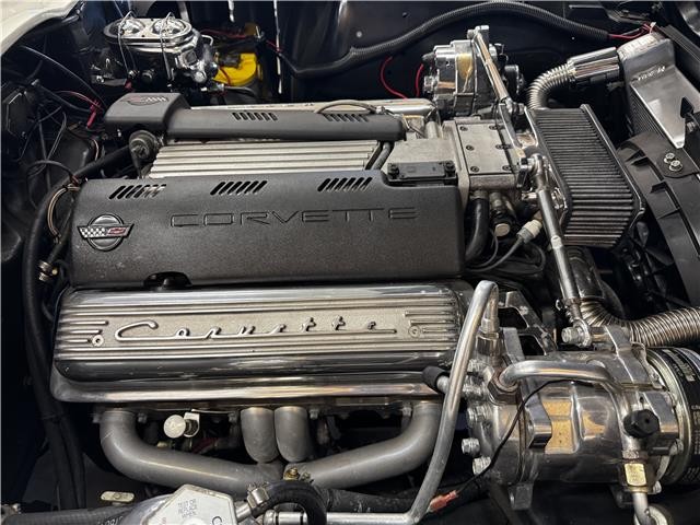 Chevrolet-Corvette-1966-Roasdster-23