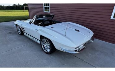 Chevrolet-Corvette-1966-Roasdster-3