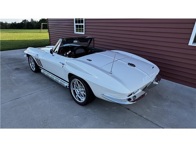 Chevrolet-Corvette-1966-Roasdster-3