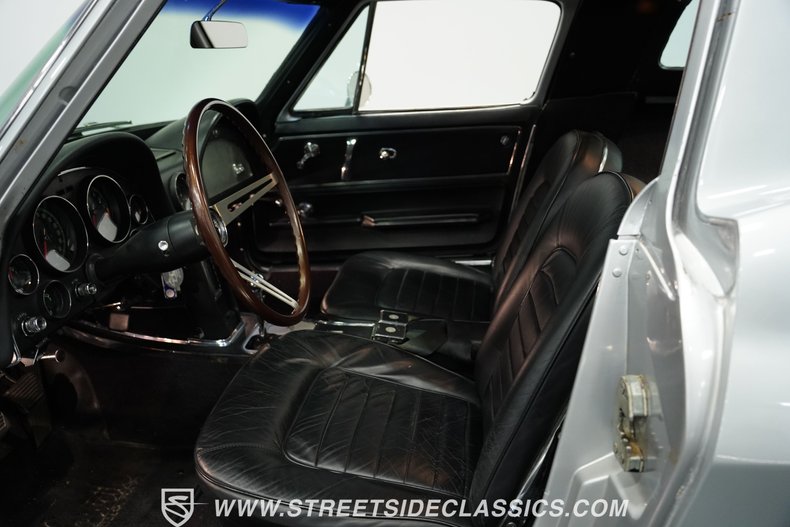 Chevrolet-Corvette-1966-Silver-Pearl-Black-1