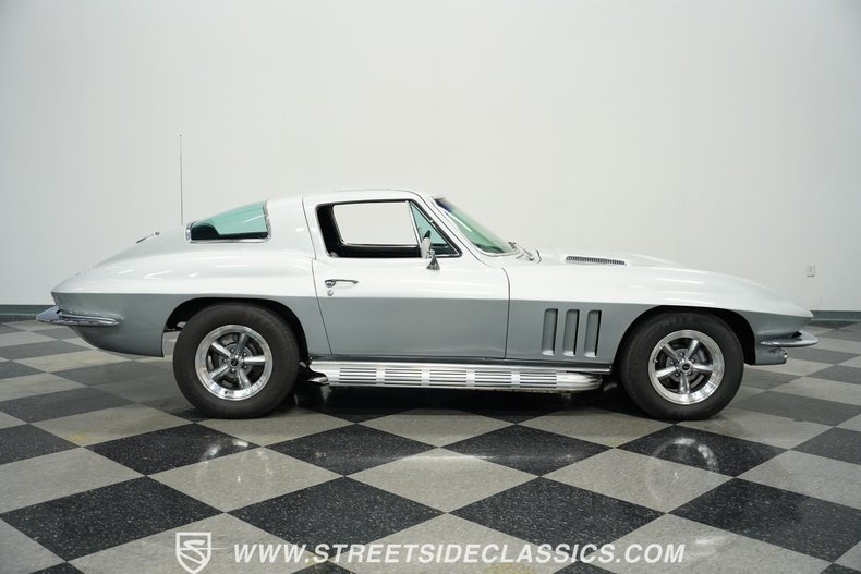 Chevrolet-Corvette-1966-Silver-Pearl-Black-12
