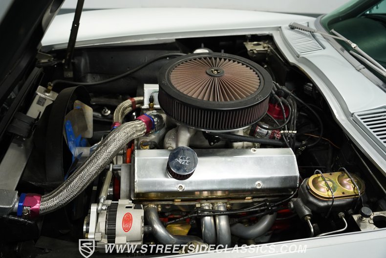 Chevrolet-Corvette-1966-Silver-Pearl-Black-2