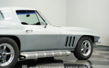 Chevrolet-Corvette-1966-Silver-Pearl-Black-25