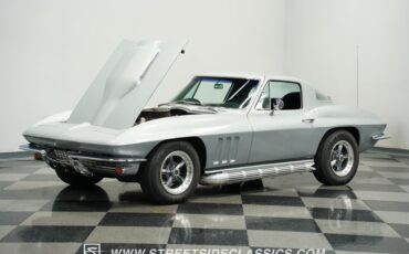 Chevrolet-Corvette-1966-Silver-Pearl-Black-28