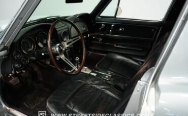 Chevrolet-Corvette-1966-Silver-Pearl-Black-3
