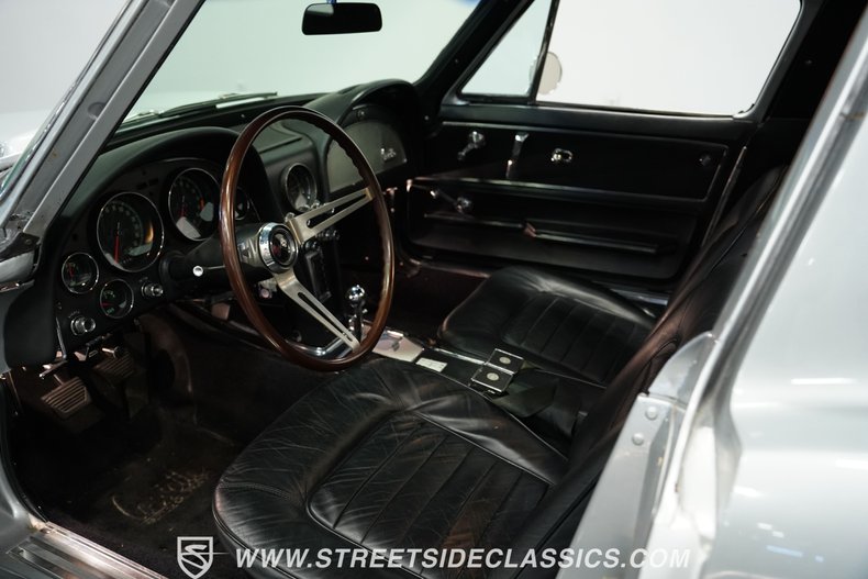Chevrolet-Corvette-1966-Silver-Pearl-Black-3