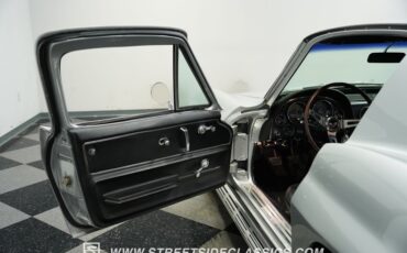 Chevrolet-Corvette-1966-Silver-Pearl-Black-33