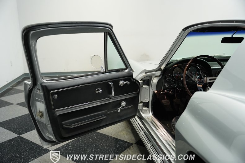 Chevrolet-Corvette-1966-Silver-Pearl-Black-33