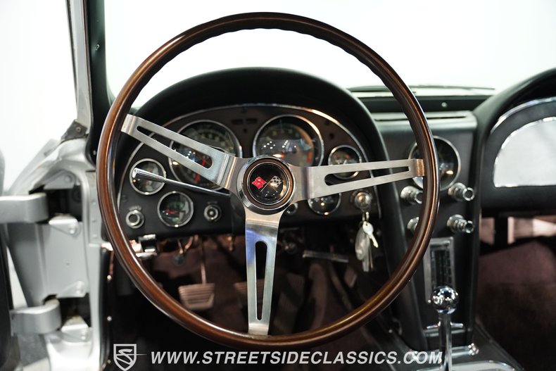 Chevrolet-Corvette-1966-Silver-Pearl-Black-34
