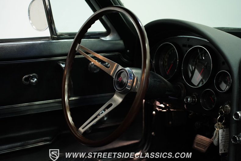 Chevrolet-Corvette-1966-Silver-Pearl-Black-49
