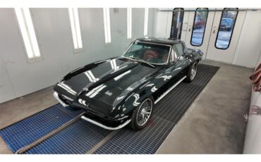 Chevrolet-Corvette-1966-black-red-1
