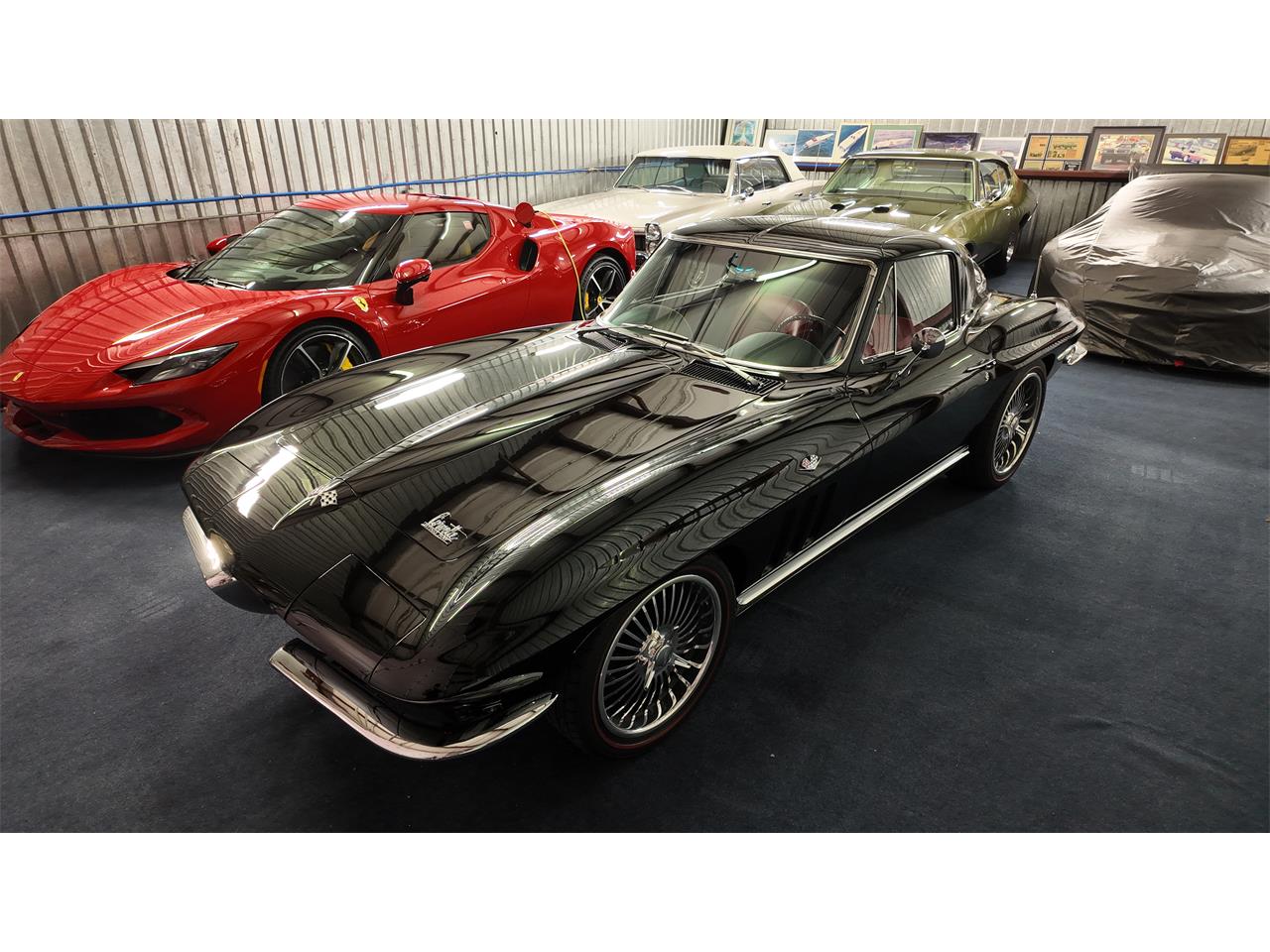 Chevrolet-Corvette-1966-black-red-2