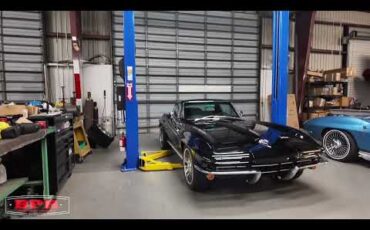 Chevrolet-Corvette-1966-black-red
