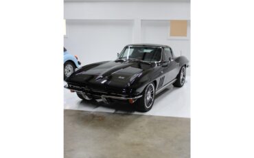 Chevrolet-Corvette-1966-black-red-4