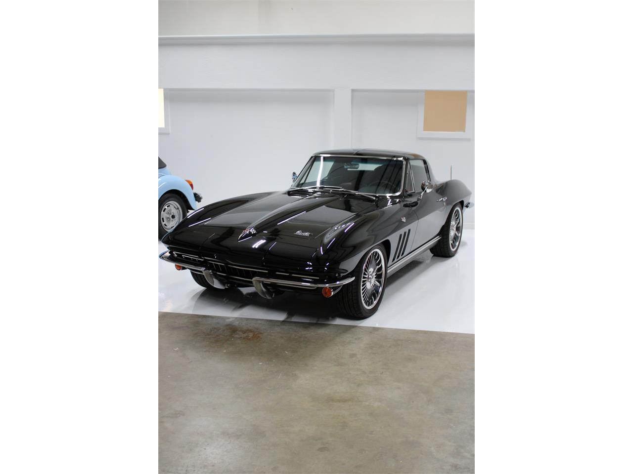 Chevrolet-Corvette-1966-black-red-4