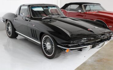Chevrolet-Corvette-1966-black-red-5