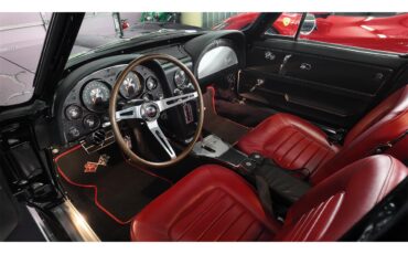 Chevrolet-Corvette-1966-black-red-6