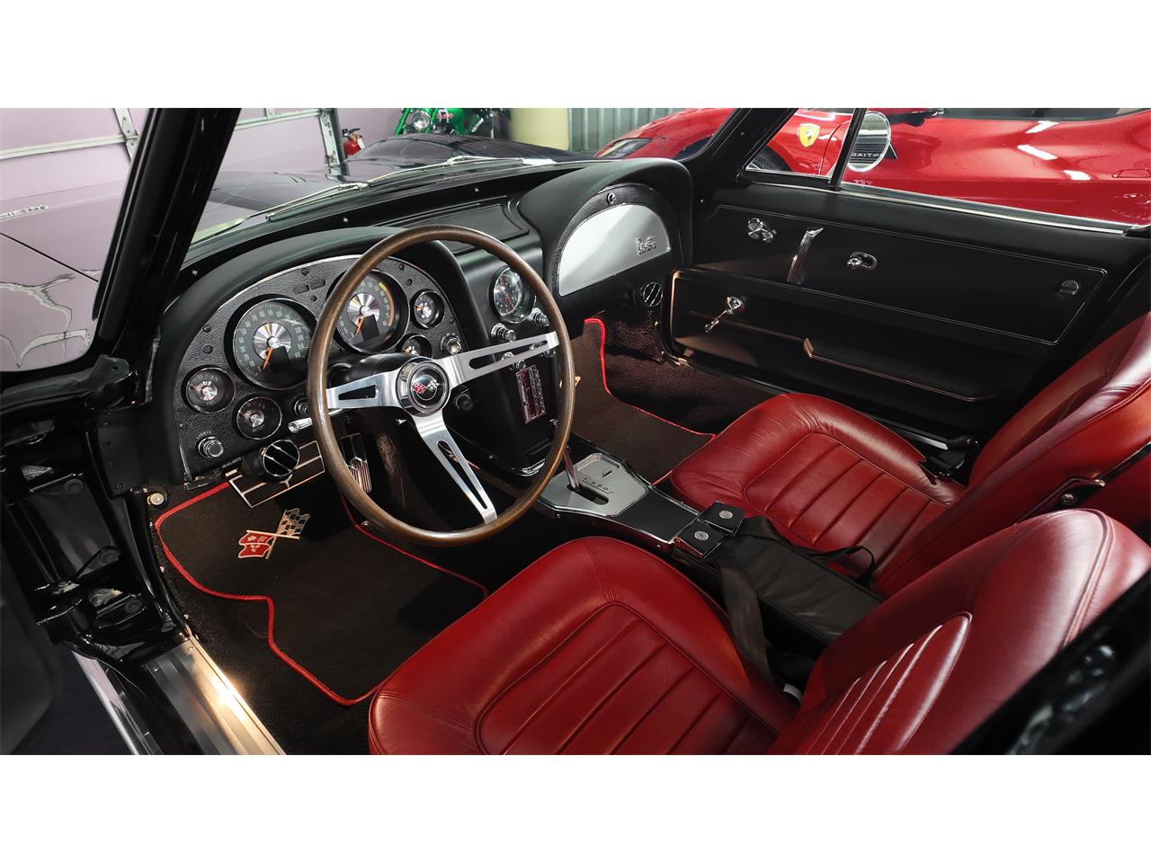 Chevrolet-Corvette-1966-black-red-6
