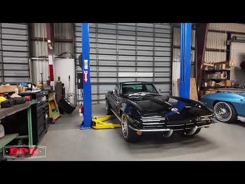 Chevrolet-Corvette-1966-black-red