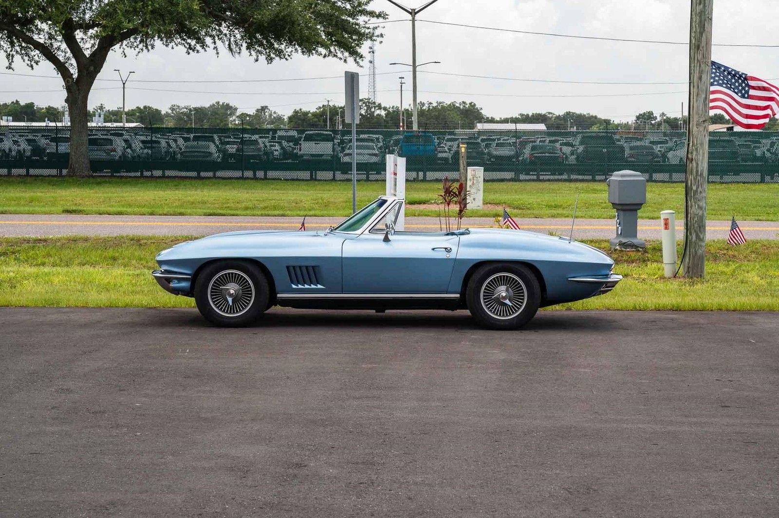 Chevrolet-Corvette-1967-2-Door-1