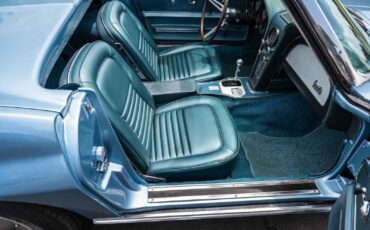 Chevrolet-Corvette-1967-2-Door-12