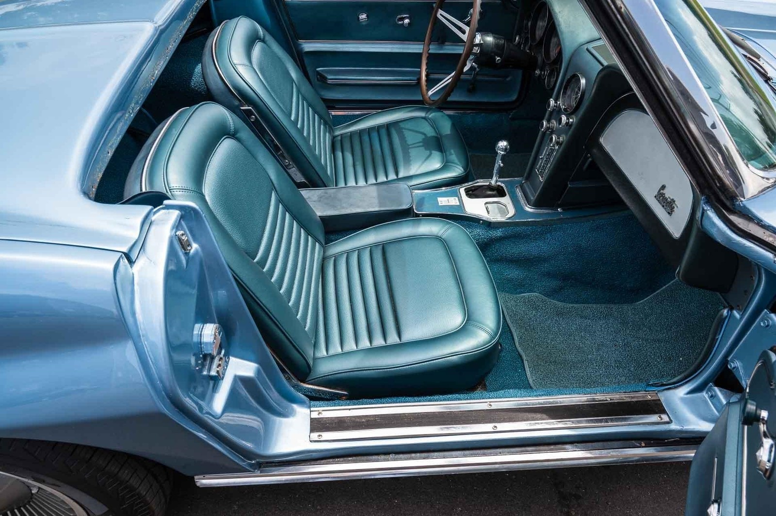 Chevrolet-Corvette-1967-2-Door-12