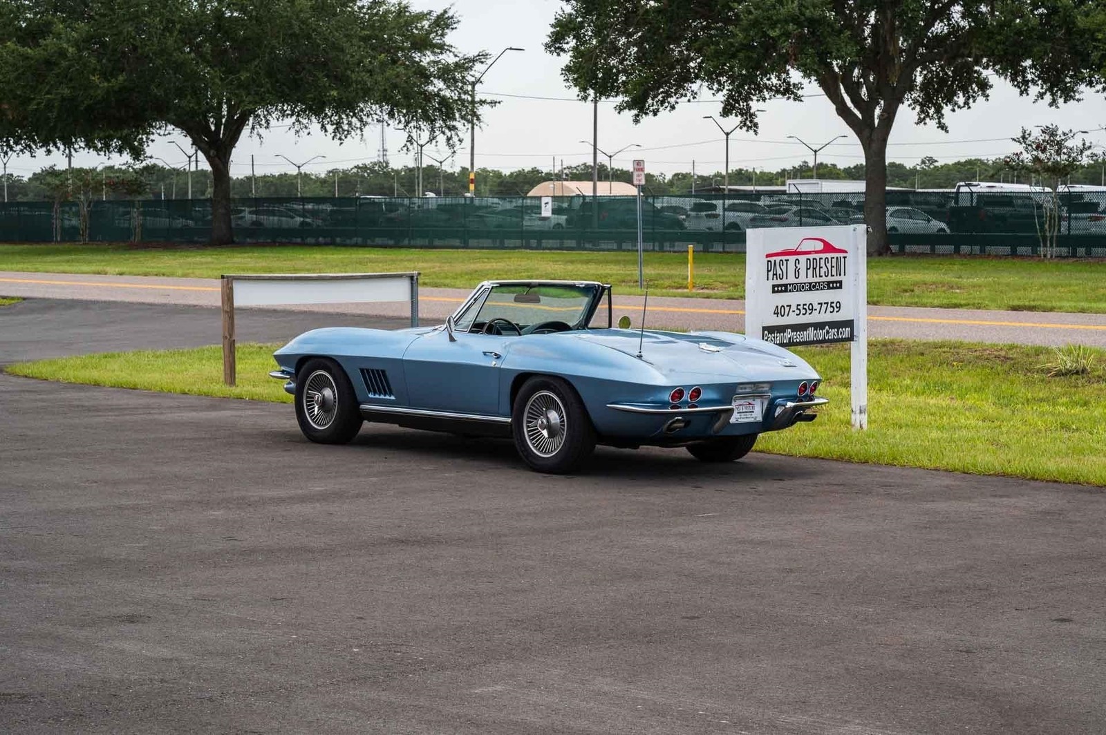 Chevrolet-Corvette-1967-2-Door-3