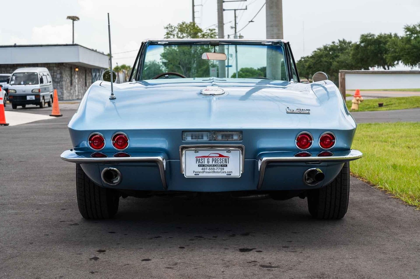 Chevrolet-Corvette-1967-2-Door-4