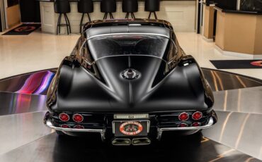 Chevrolet-Corvette-1967-Black-Black-24