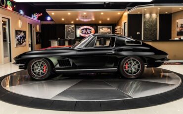 Chevrolet-Corvette-1967-Black-Black-25