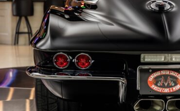 Chevrolet-Corvette-1967-Black-Black-33