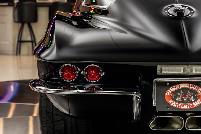 Chevrolet-Corvette-1967-Black-Black-33